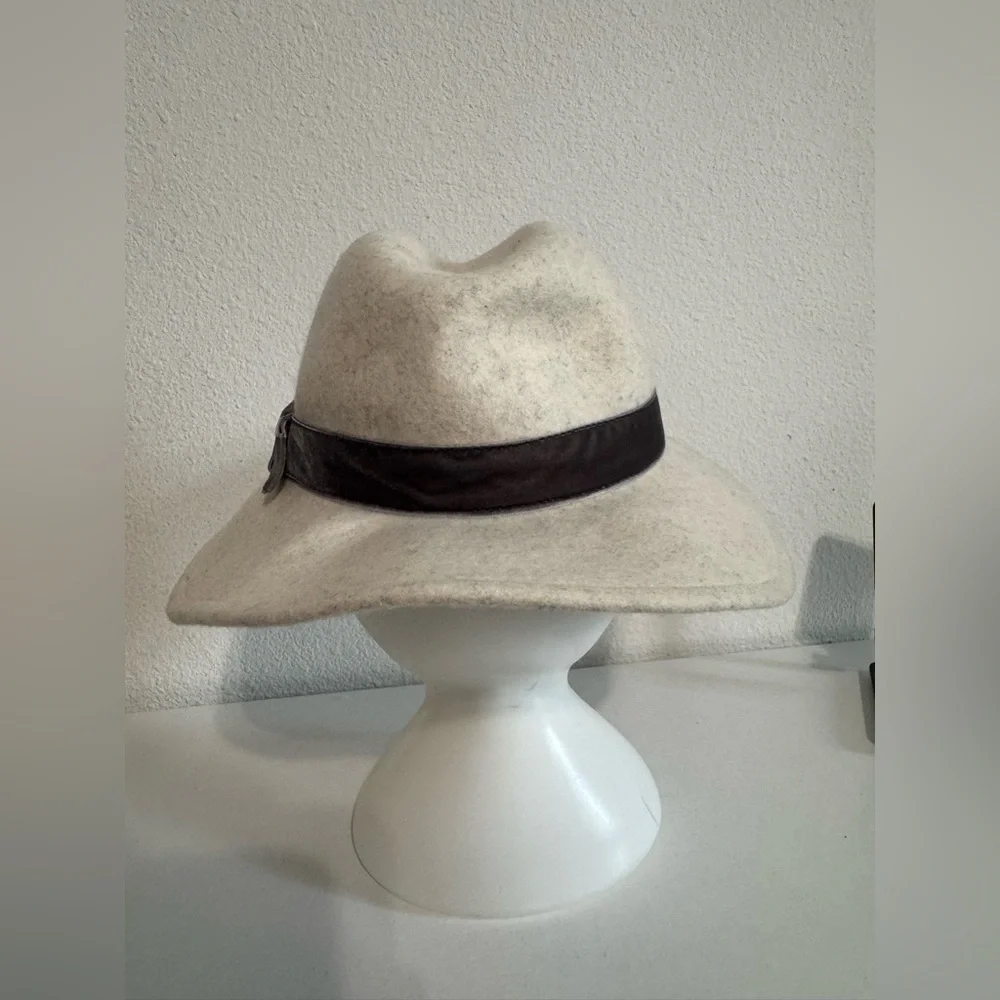 Janie and Jack gray wool hat with a velvet bow size 6-12 months